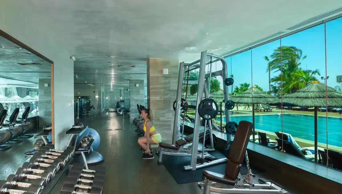 Academia moderna no hotel em Limassol