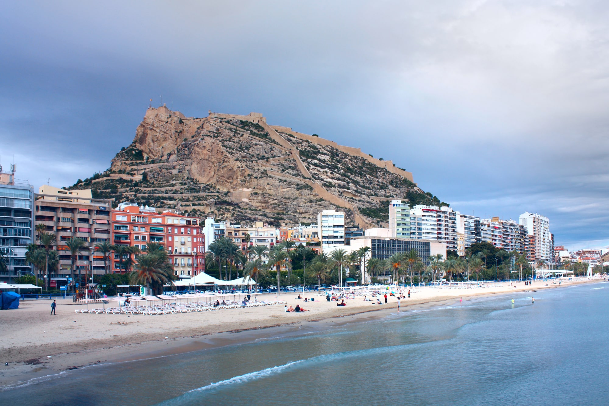 Aeroporto de Alicante: como chegar ao centro de trem, ônibus e táxi