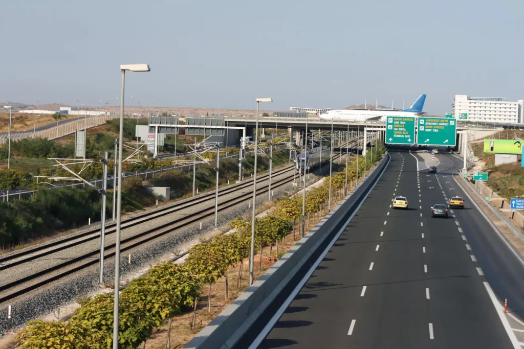 Aeroporto de Atenas: como chegar ao centro de trem, ônibus e táxi
