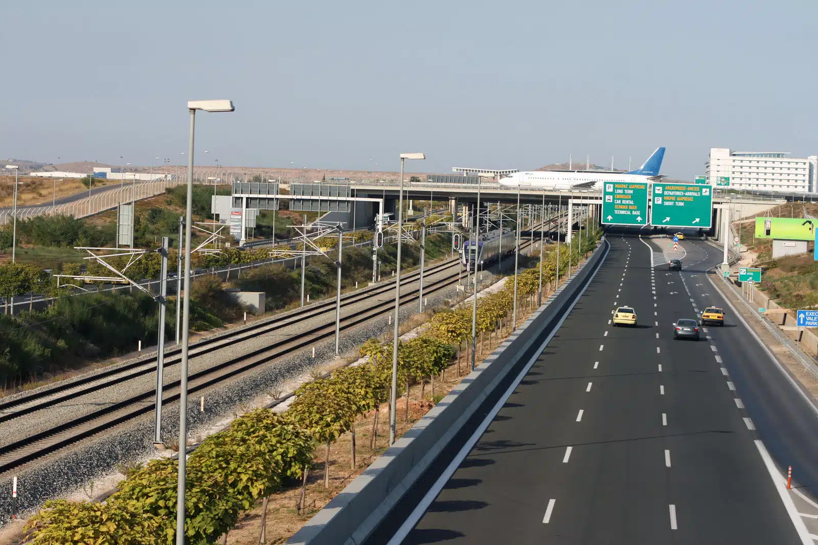 Aeroporto de Atenas: como chegar ao centro de trem, ônibus e táxi