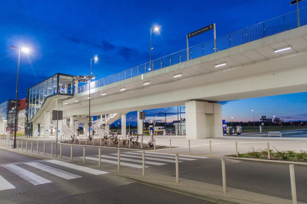 Aeroporto de Gdańsk: como chegar ao centro de trem, ônibus e táxi