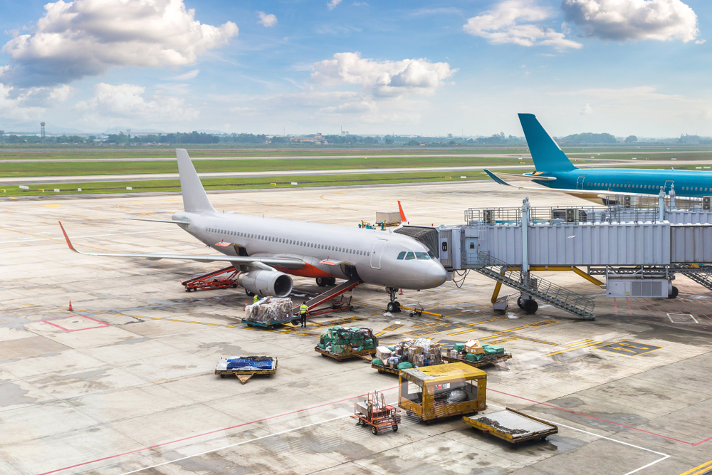 Aeroporto de Hanói: como chegar ao centro de trem, ônibus e táxi
