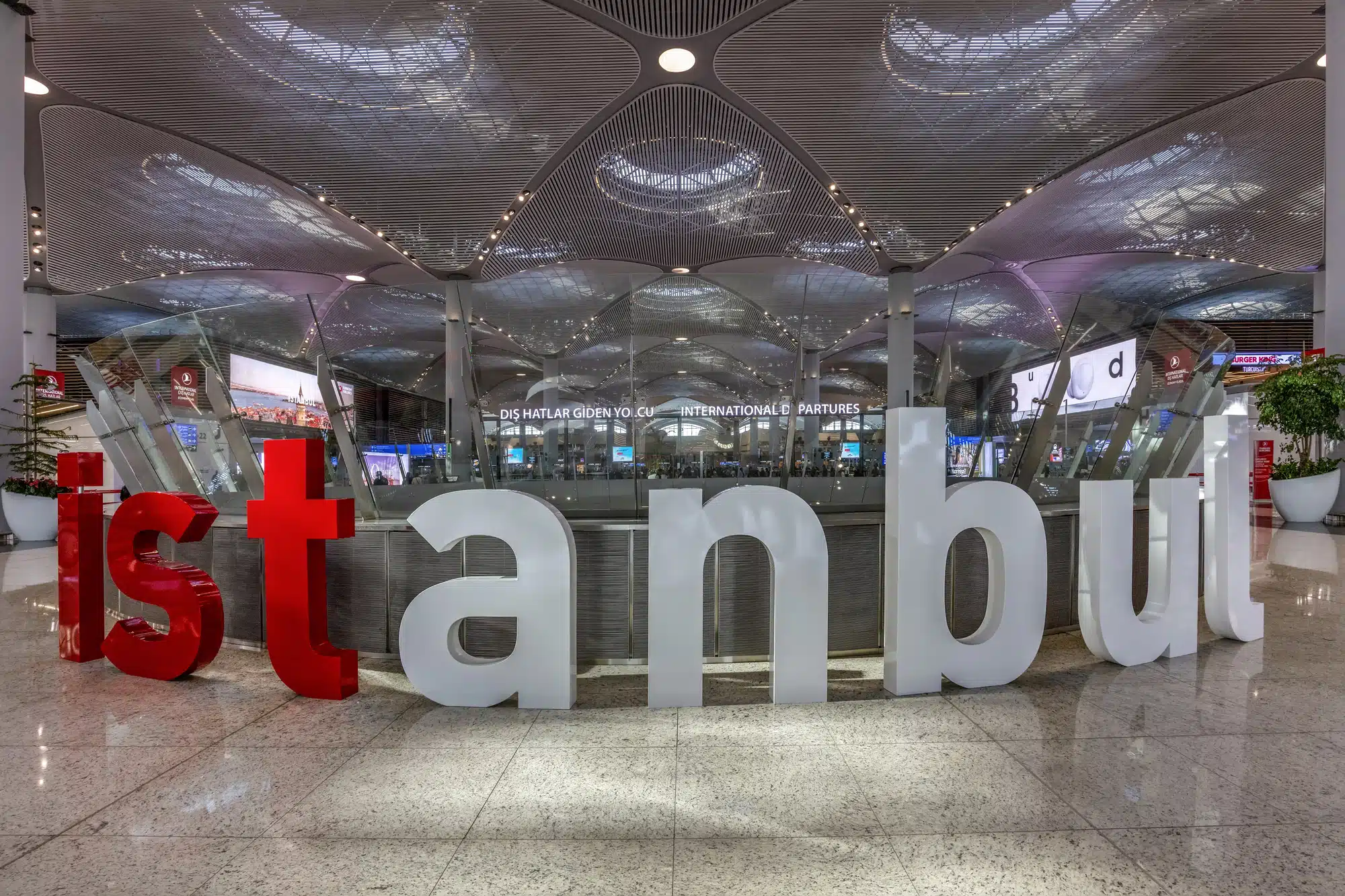Aeroporto de Istambul: como chegar ao centro de trem, ônibus e táxi