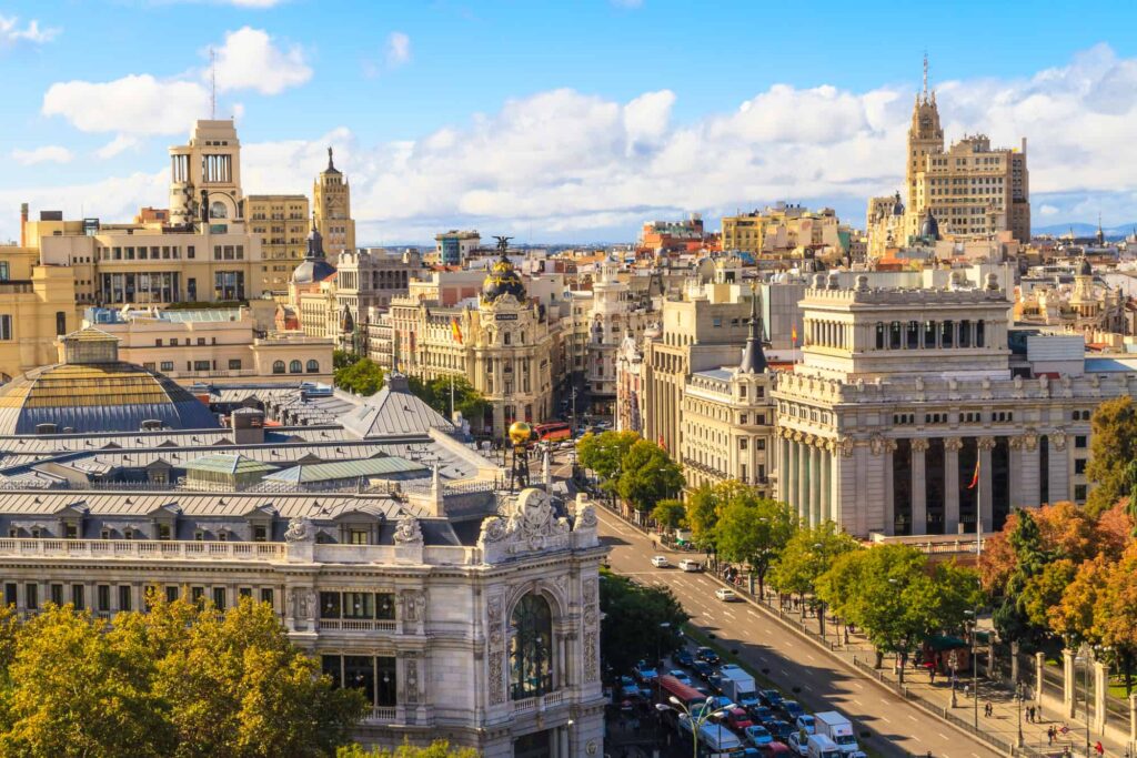 Aeroporto de Madri: como chegar ao centro de trem, ônibus e táxi