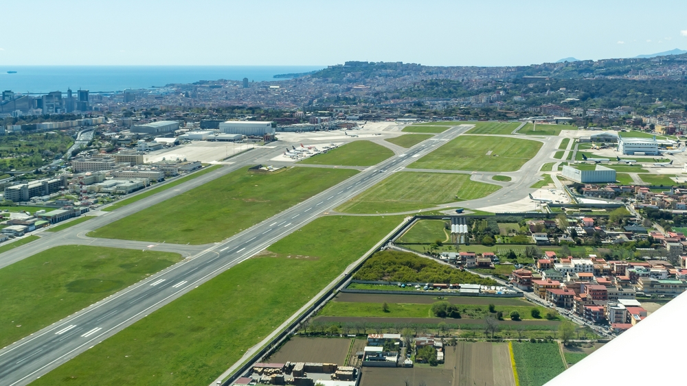 Aeroporto de Nápoles: como chegar ao centro de trem, ônibus e táxi