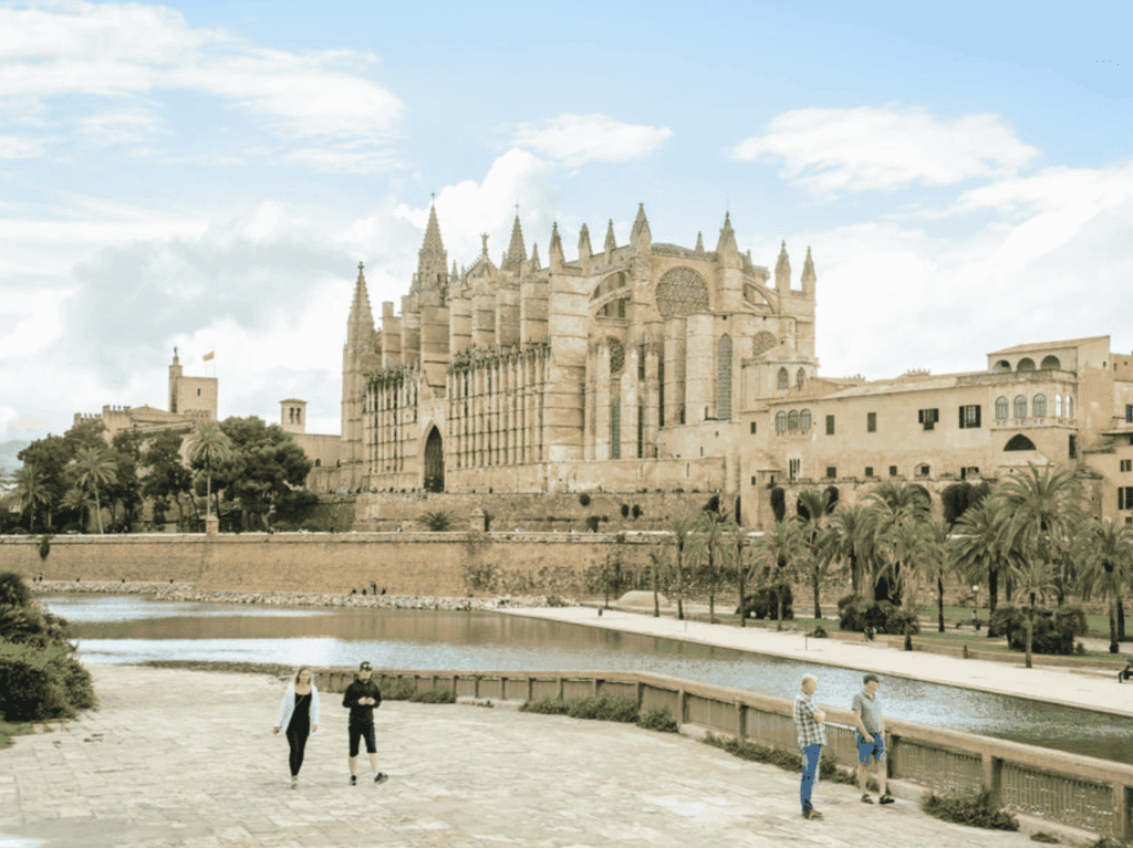 Aeroporto de Palma de Maiorca: como chegar à cidade e ao seu hotel