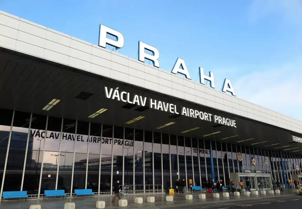 Aeroporto de Praga: como chegar ao centro de trem, ônibus e táxi