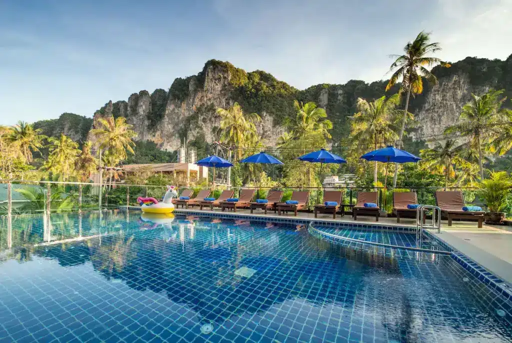 Andaman Breeze Resort Ao Nang, área da piscina com vista