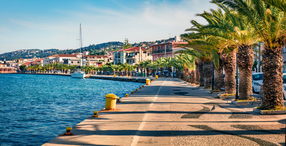 Argostoli e o porto em Cefalônia
