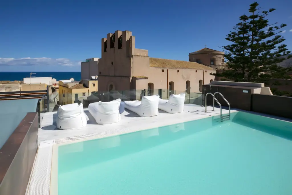 Azzoli Trapani, hotel de luxo com piscina na cobertura