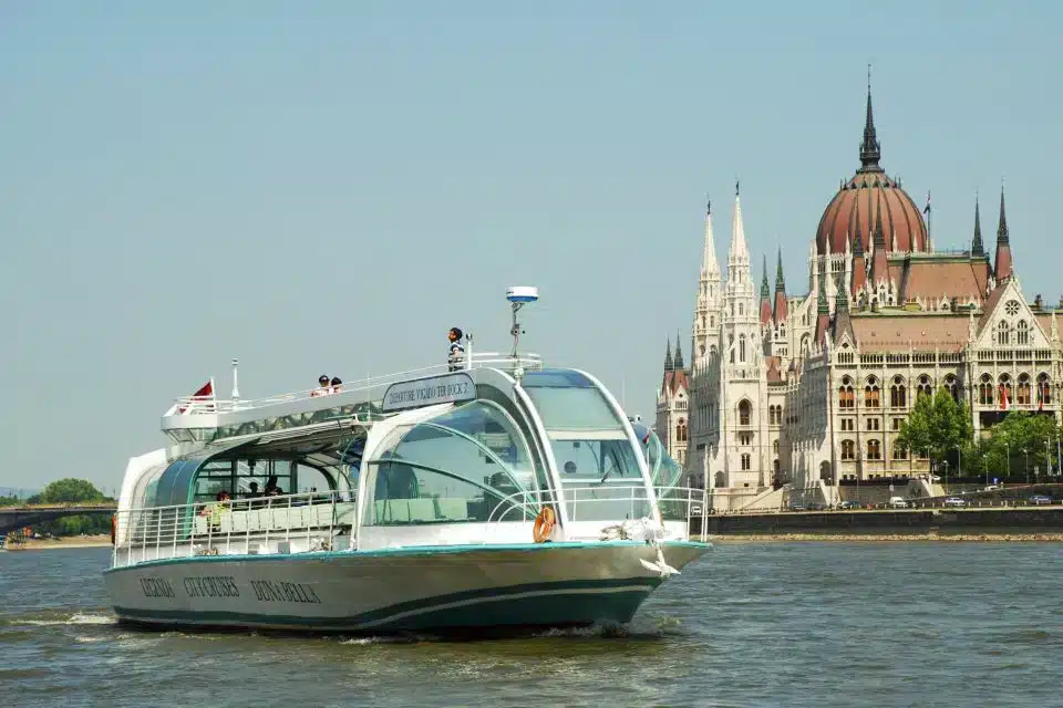 Barco no rio Danúbio