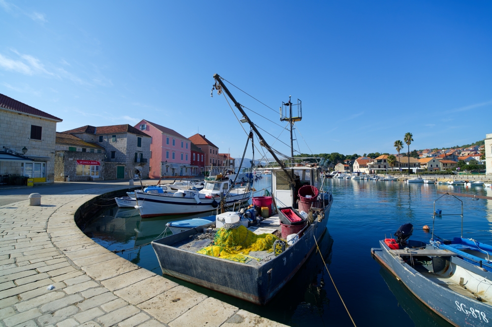 Barcos de pesca no cais de Stari Grad, em Hvar