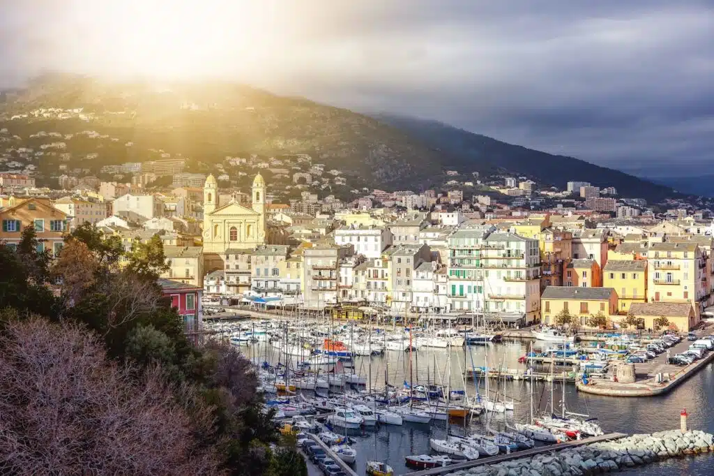 Bastia, melhor lugar para ficar na Córsega para um clima local