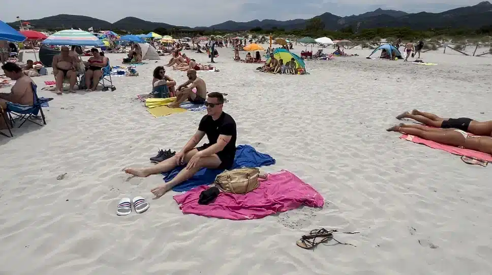 Blogueiro de viagem na Sardenha, praia La Cinta