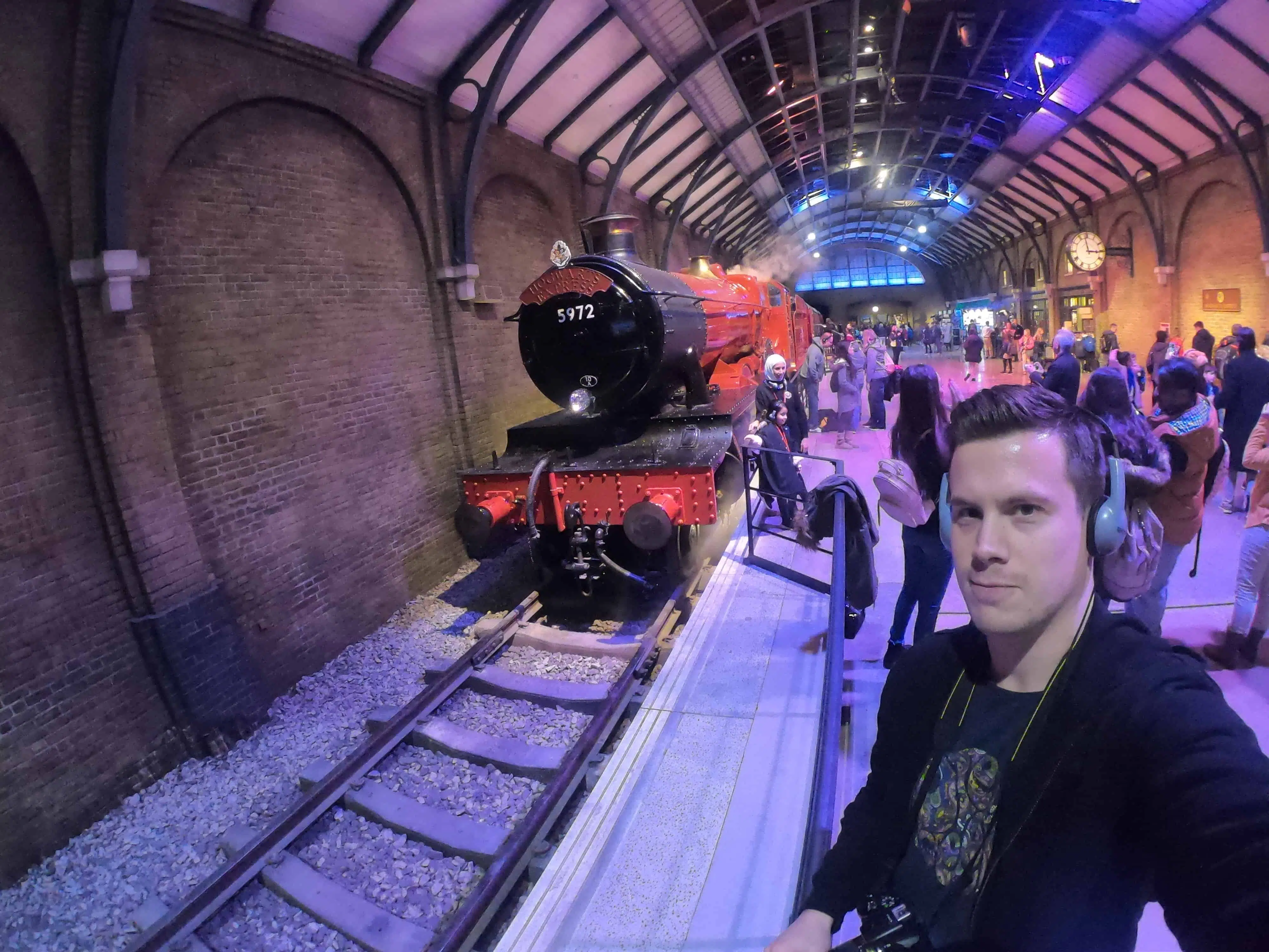 Blogueiro de viagens no Estúdio Harry Potter