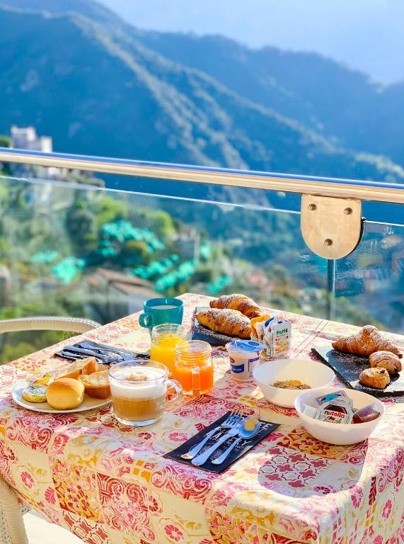Café da manhã com vista no Hotel Bonadies