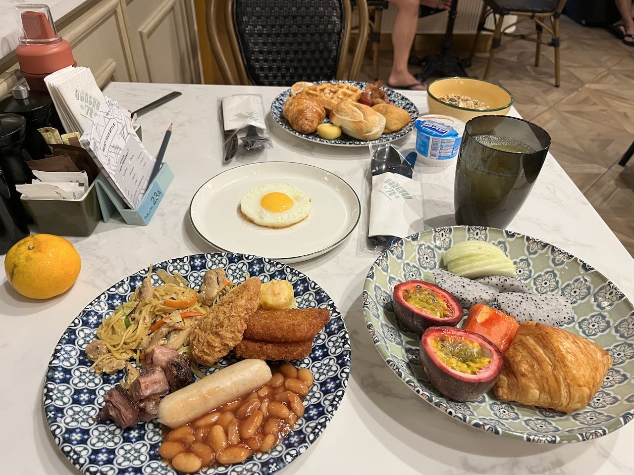 Café da manhã no hotel Sindhorn Midtown, em Bangkok