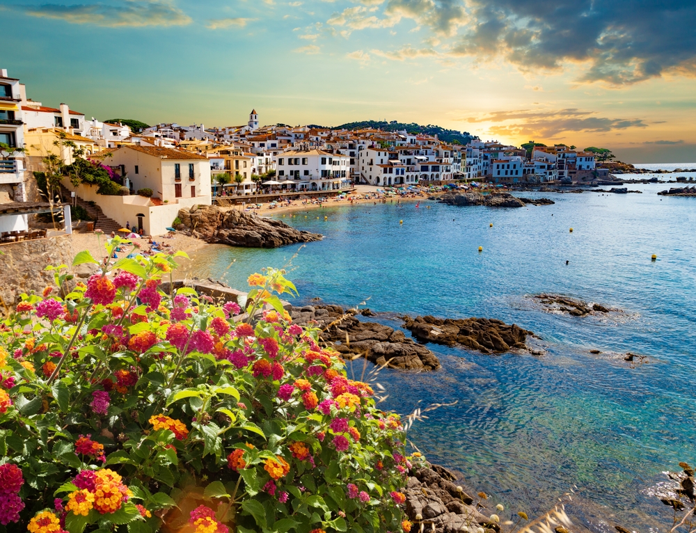 Calella de Palafrugell, vila de pescadores de casas brancas na Costa Brava