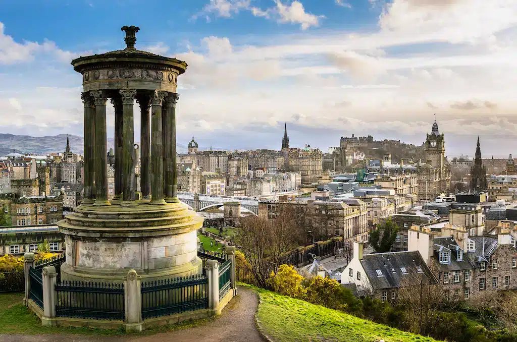Calton Hill é um dos melhores lugares para visitar na New Town