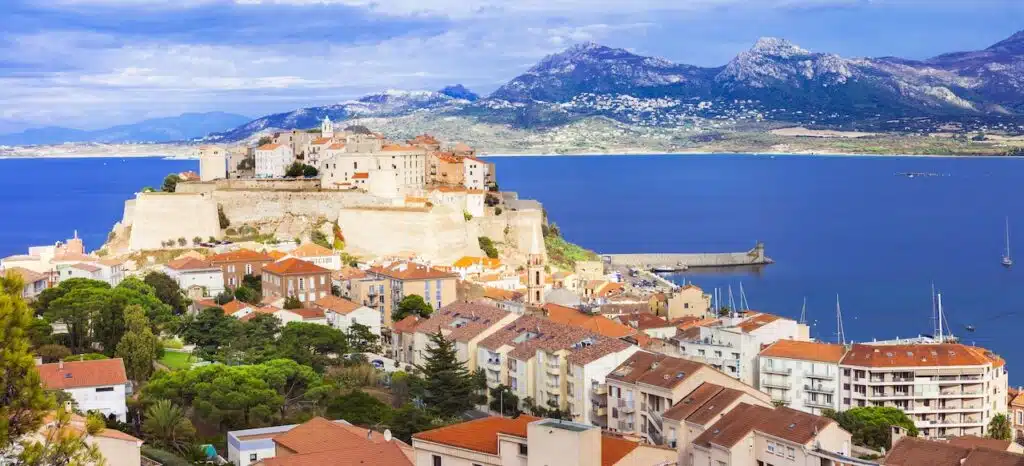 Calvi, melhor região para ficar na Córsega para quem busca luxo