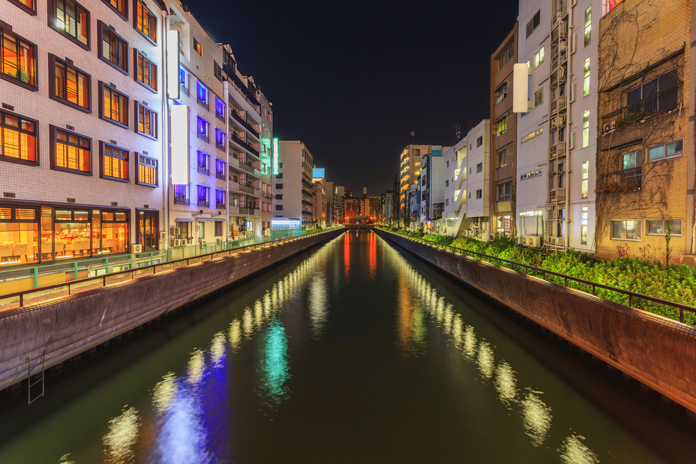 O canal Dotonbori, em Namba, Osaka, à noite