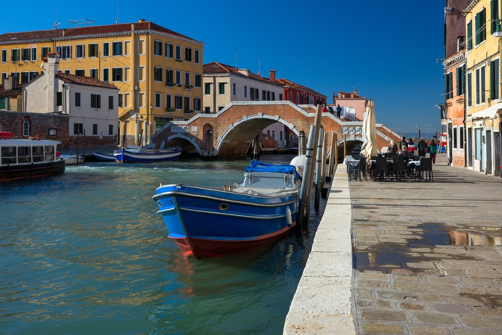 Canal em Cannaregio, em Veneza, com a ponte Ponte dei Tre Archi