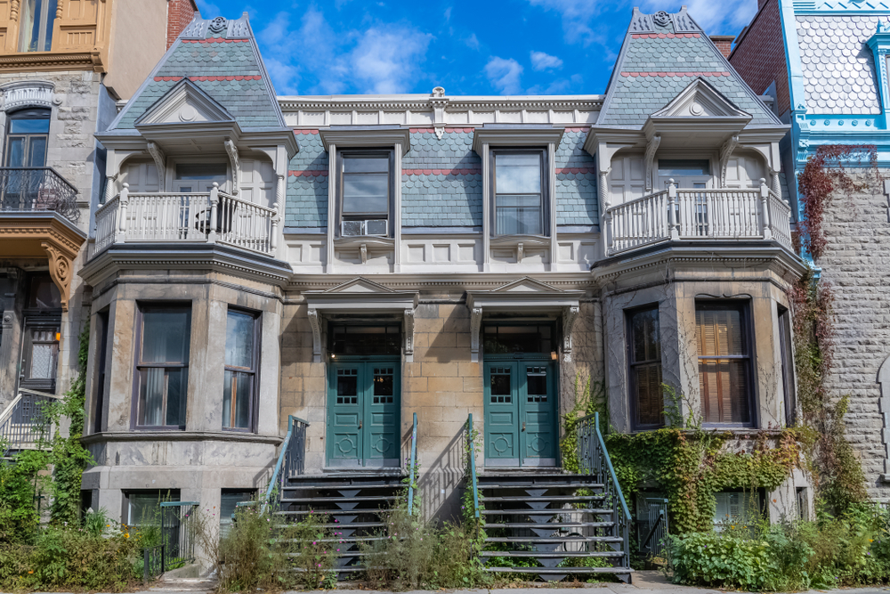 Casa vitoriana com escada externa no Le Plateau-Mont-Royal, em Montreal