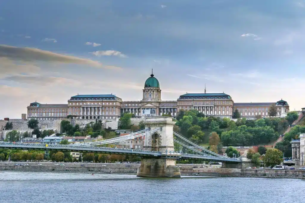Castelo de Buda, castelo famoso em Várkerület