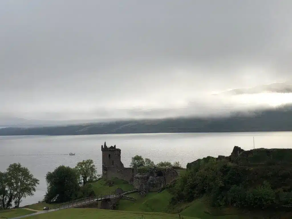 Castelo de Urquhart e Lago Ness