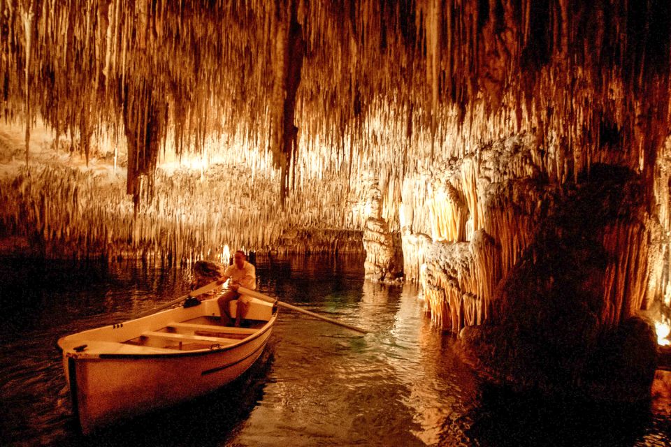 As Cavernas do Drach (Coves del Drach) perto de Porto Cristo, em Maiorca