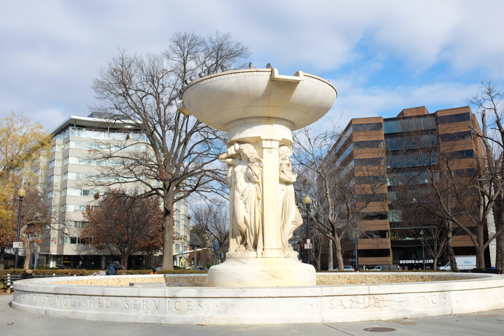 O chafariz de mármore em Dupont Circle, em Washington, D.C.