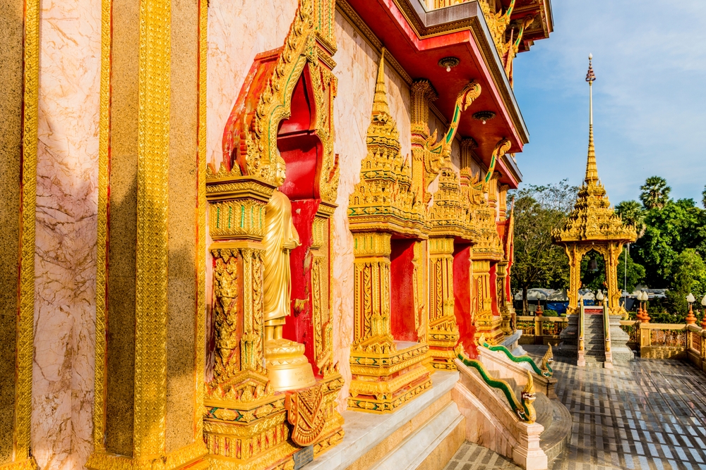 O chedi do templo Wat Chalong, em Phuket