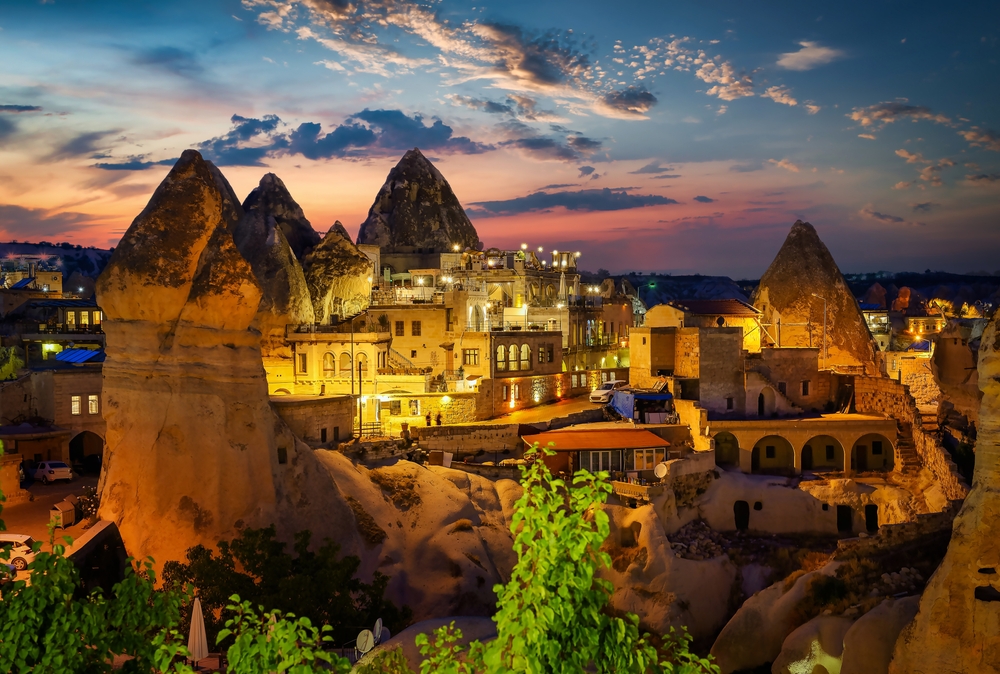 Cidade de Göreme na Capadócia ao pôr do sol