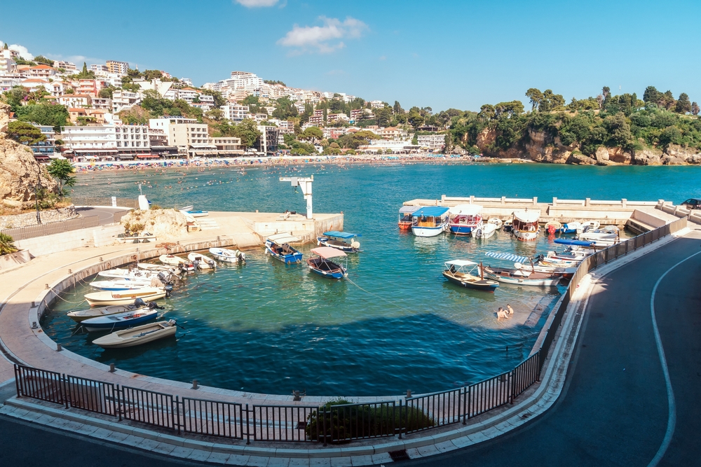 A Cidade Velha e a praia de Ulcinj