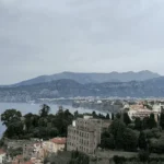 Como ir de Nápoles a Sorrento: trem, balsa, ônibus ou táxi