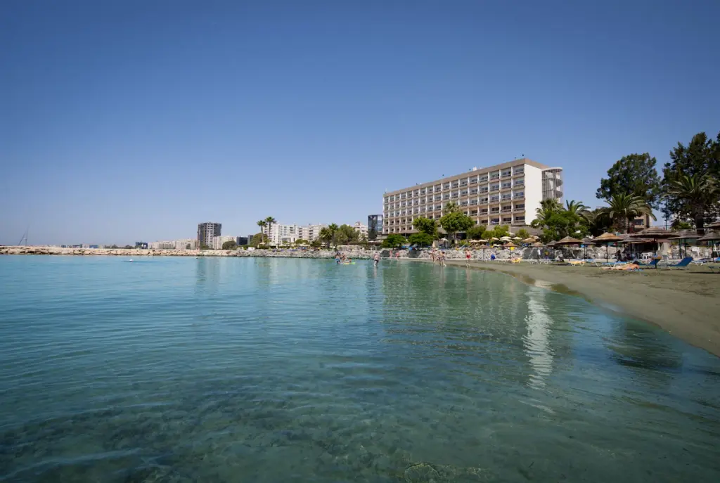 Crowne Plaza, hospedagem perto da praia em Limassol