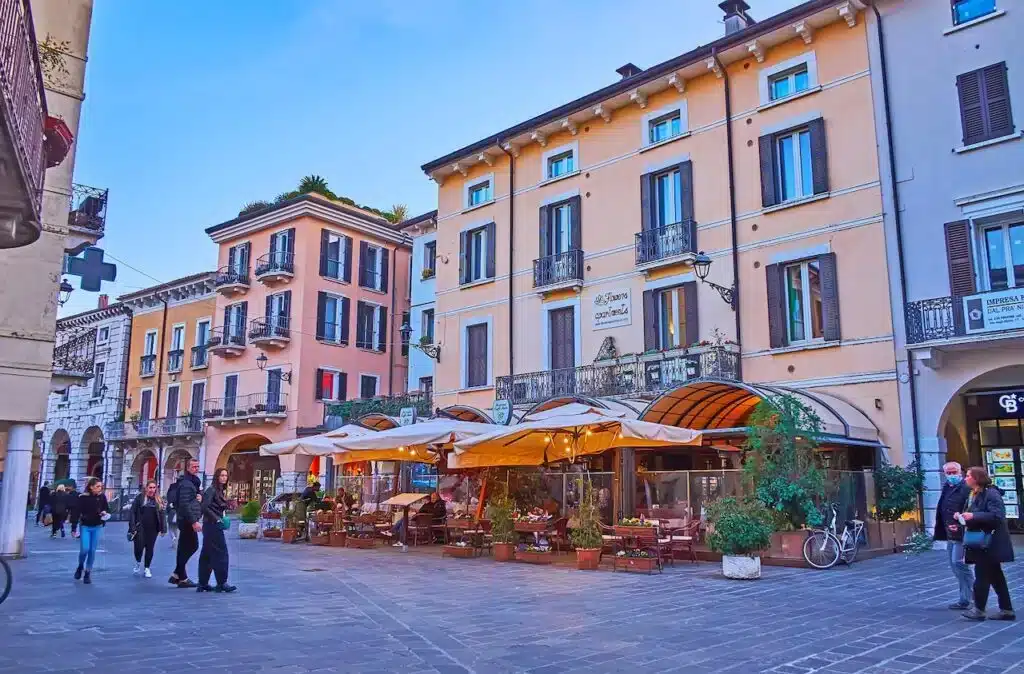 Desenzano del Garda, cidade grande no Lago de Garda