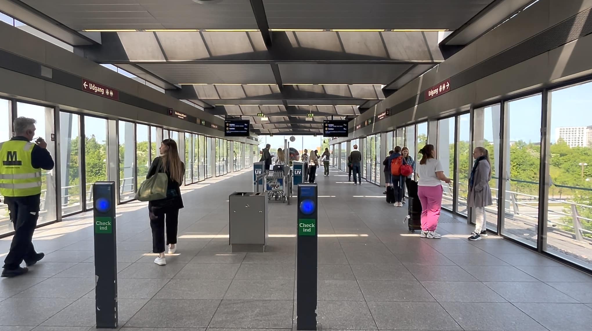 Estação de metrô do Aeroporto de Copenhague, o metrô é a melhor forma de chegar ao centro