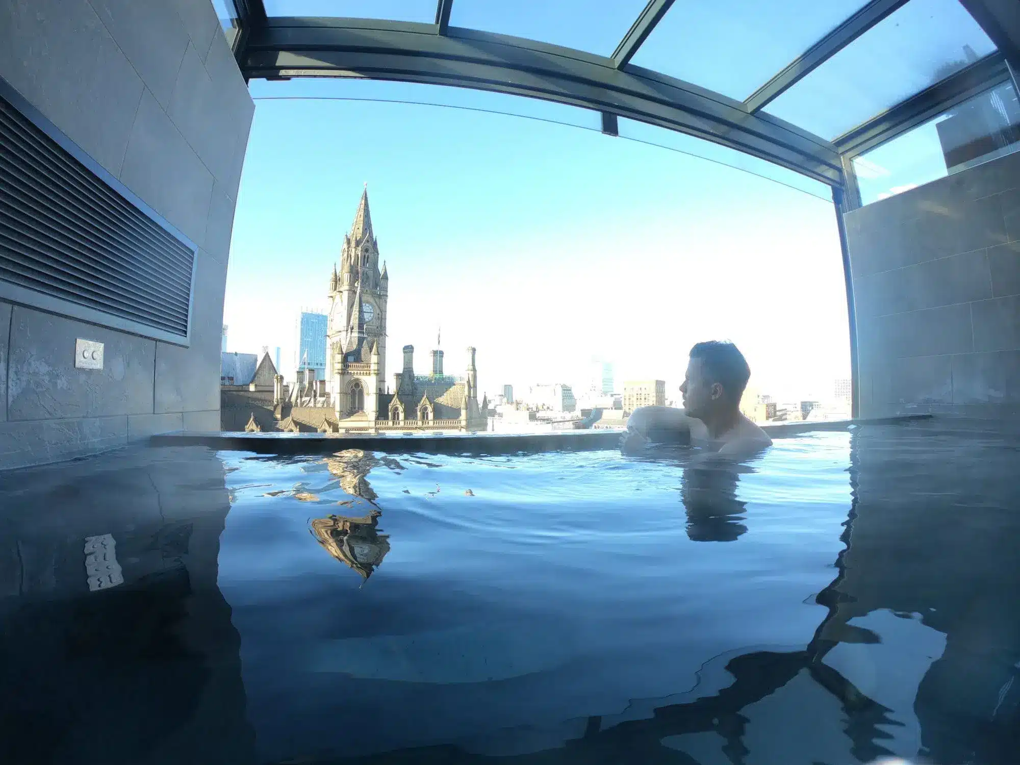 Eu na piscina do hotel