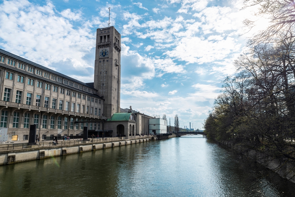 A fachada do Deutsches Museum em Munique