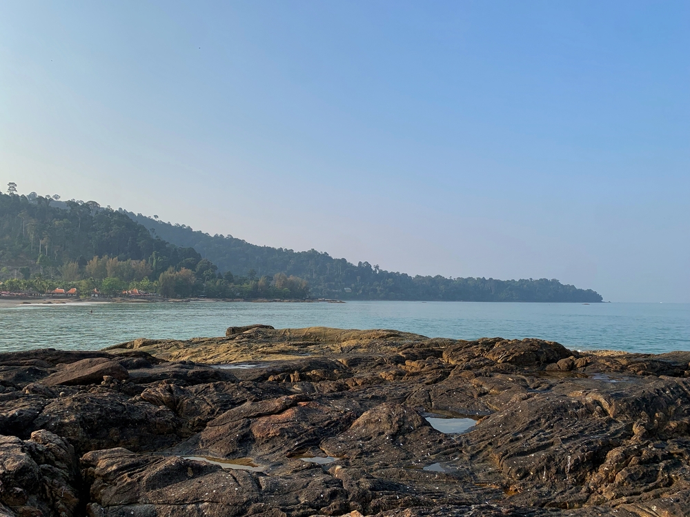 O farol da praia de Nang Thong em Khao Lak