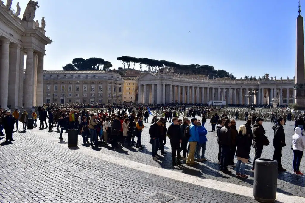 fila para a Basílica de São Pedro