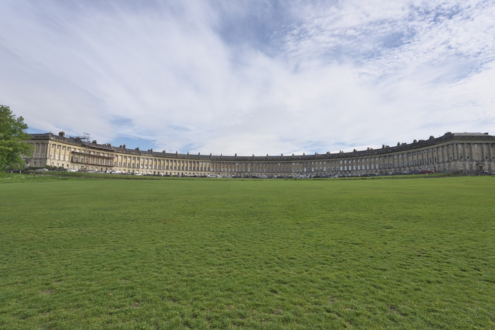 A fileira curva de casas do Royal Crescent em Bath