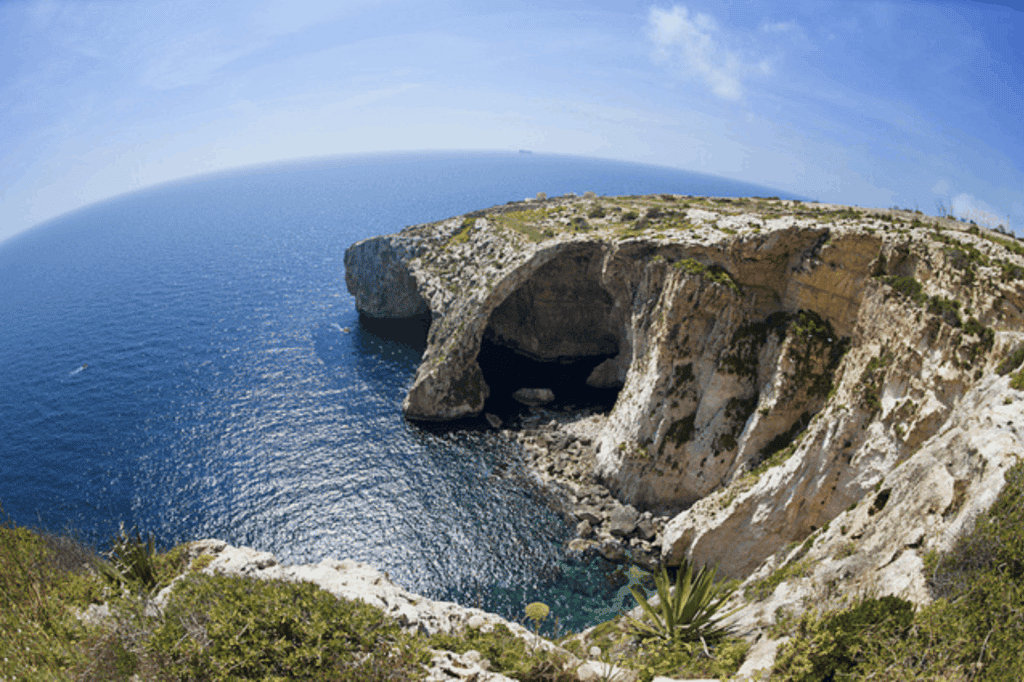 A Gruta Azul na costa sul de Malta