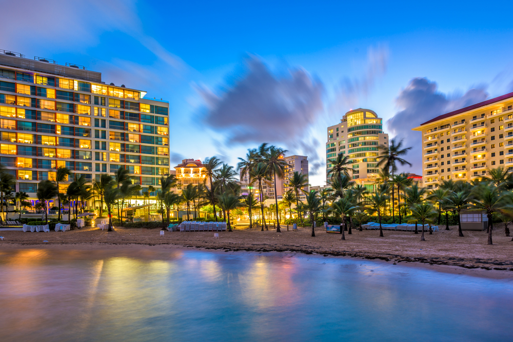 Hotéis e prédios ao longo da praia de Condado, em San Juan