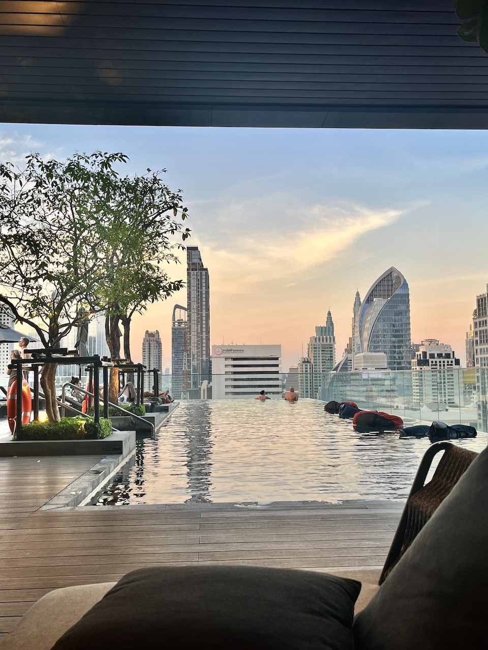 Hotel com piscina na cobertura em Bangkok