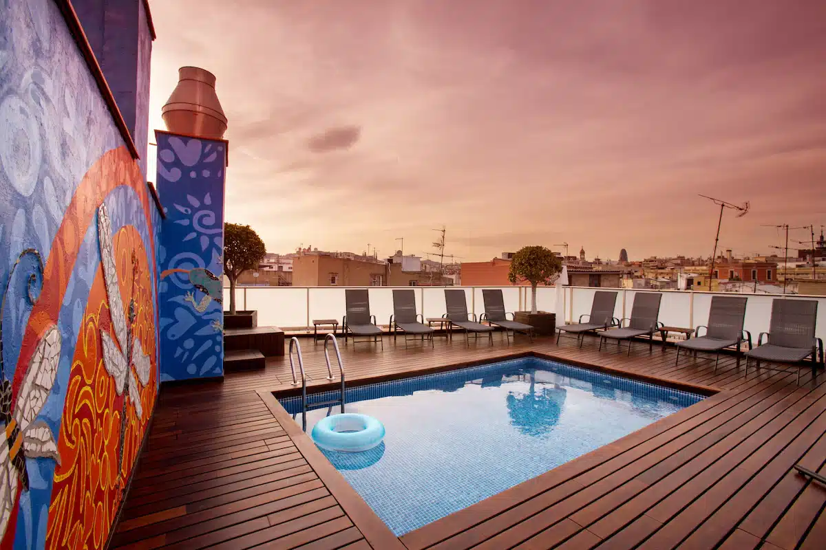 Hotel com piscina na cobertura em El Born