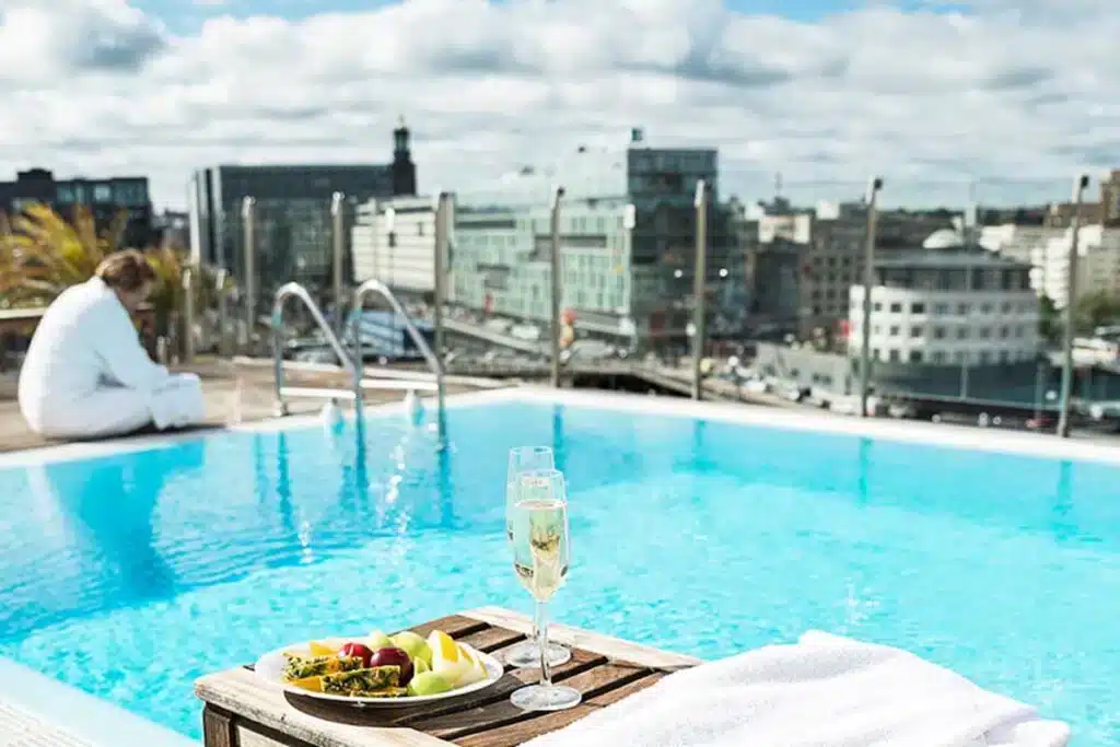 Hotel em Estocolmo com piscina no terraço