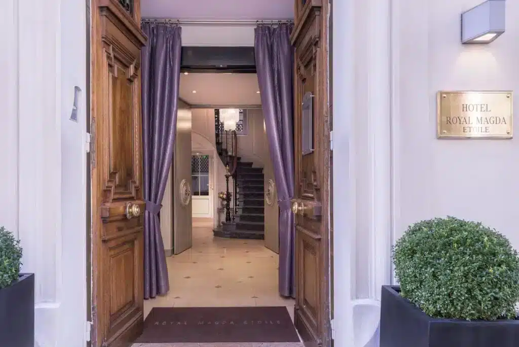 Hotel Magda Champs Elysées, hotel barato na melhor região de compras de Paris