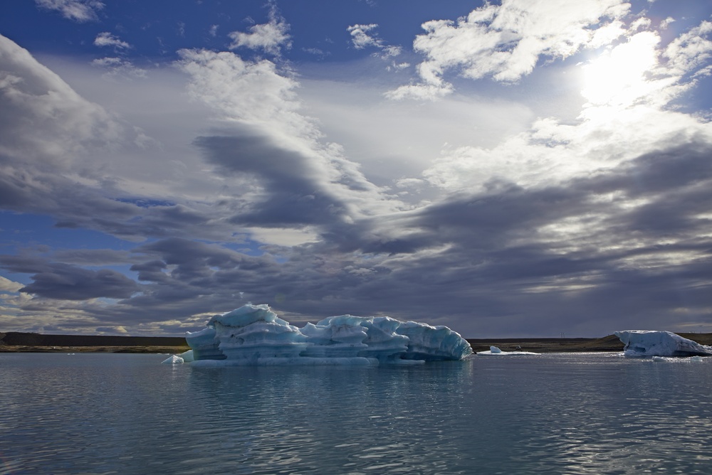 Icebergs na lagoa glacial de Jökulsárlón, ao pé do Vatnajökull